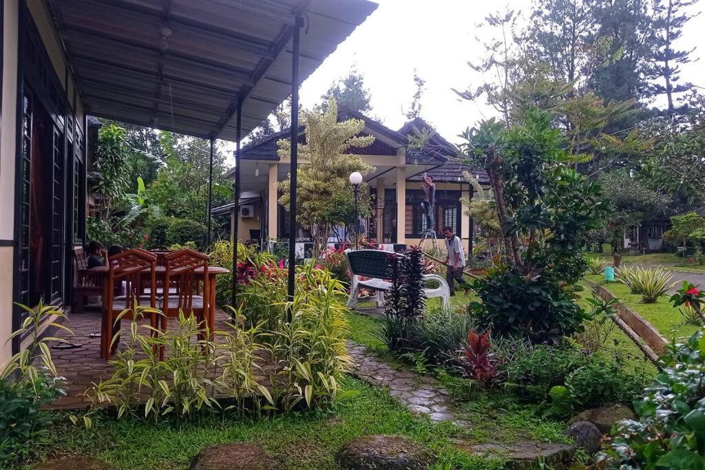 Designer Villa Tokyo Cianjur Extérieur photo