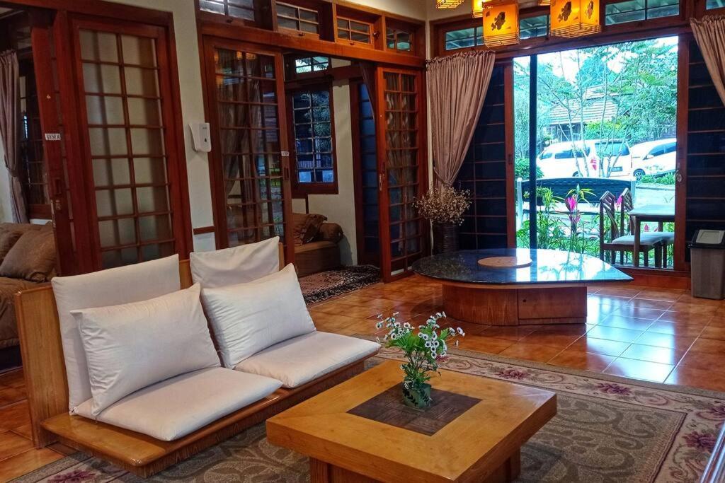 Designer Villa Tokyo Cianjur Extérieur photo
